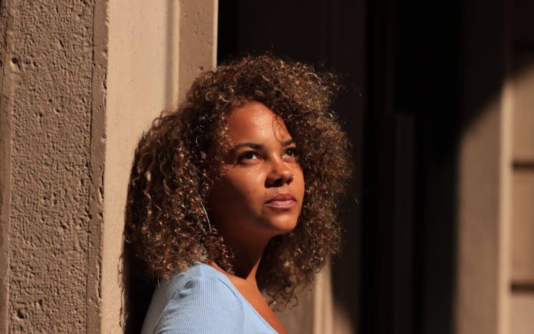 Diagnostic cheveux texturés : comment savoir si vos cheveux en ont besoin avant de réserver