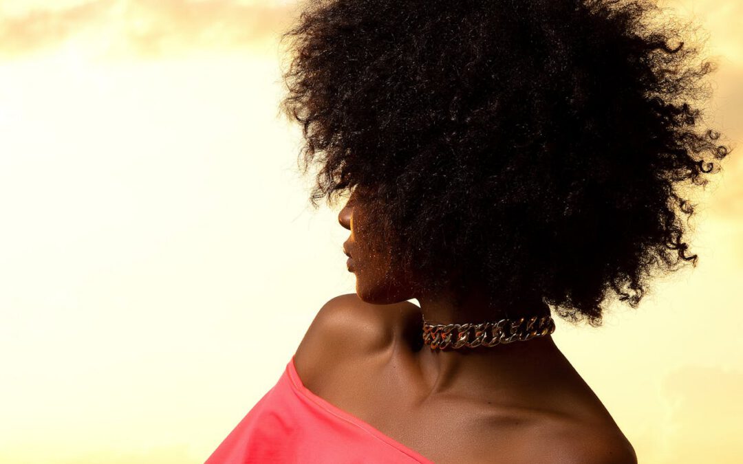 Peut-on colorer des cheveux crépus sans les abîmer ?