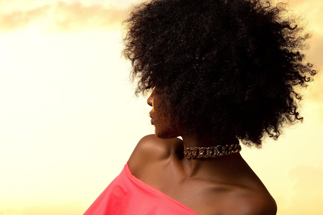 Cheveux crépus colorés — résultat après coloration