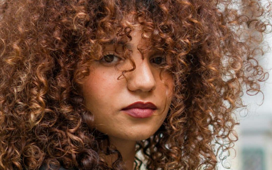 CurlaCut : pourquoi une coupe cheveux bouclés à sec change le résultat