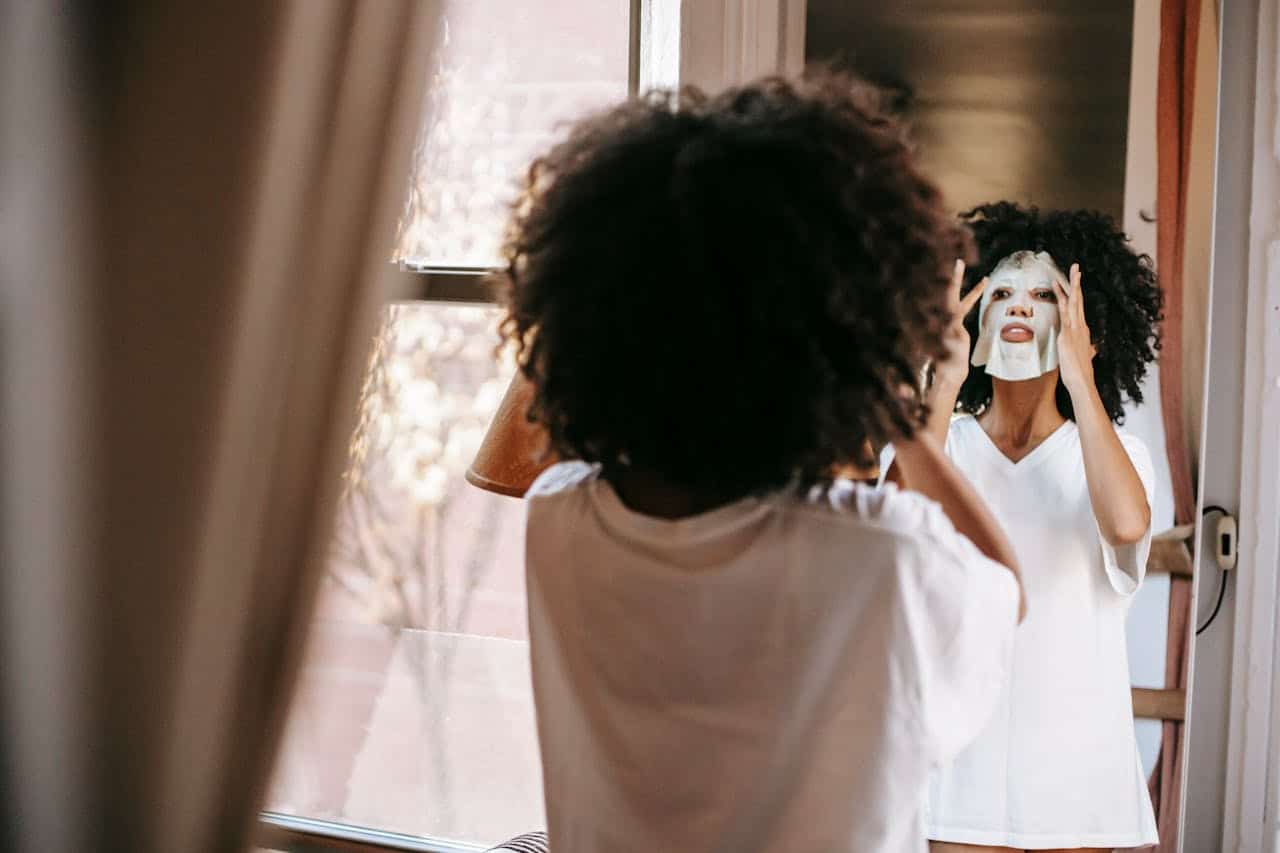 Hydratation et nutrition des cheveux texturés — soins adaptés